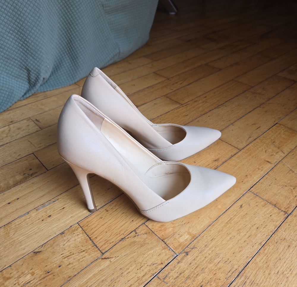 GUESS Beige Pointed-Toe Heels